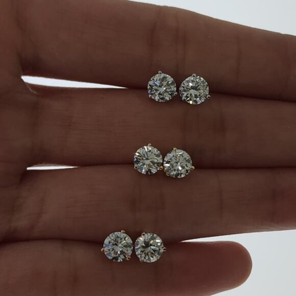 18Kt Gold 1 Ct 3 Prong Lab Grown Diamond Studs Earrings - Picture 2 of 6